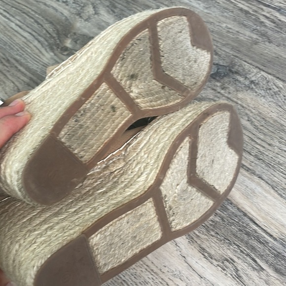 Marc Fisher Mlannie Tan Wedge Sandal, size 8 - Picture 9 of 9